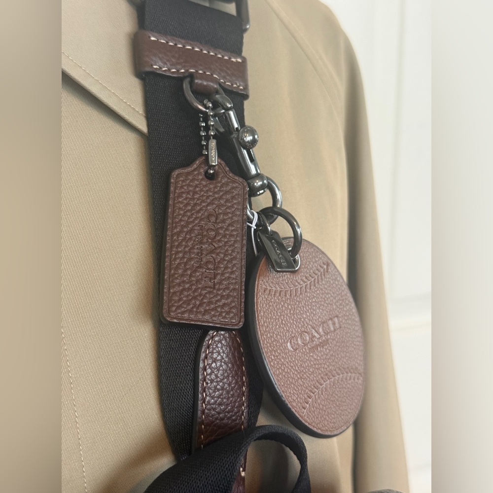 COACH HUDSON SMALL PACK CROSSBODY #A2343 (MSRP $328) & COACH BASEBALL CHARM - Picture 5 of 16